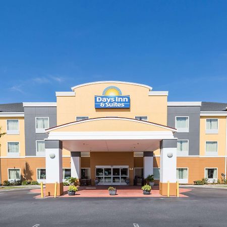 Days Inn & Suites By Wyndham Savannah North I-95 Port Wentworth Buitenkant foto