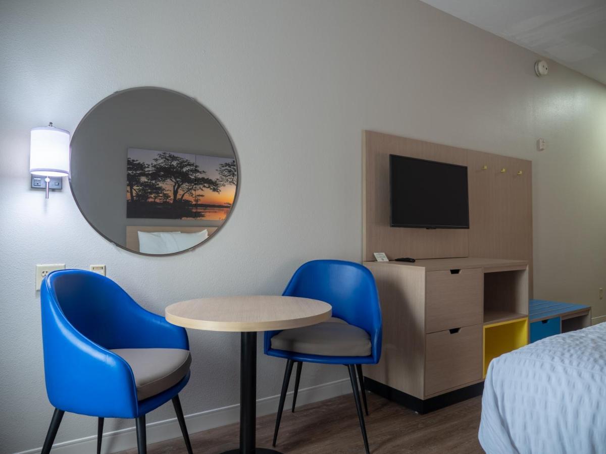 Days Inn & Suites By Wyndham Savannah North I-95 Port Wentworth Buitenkant foto