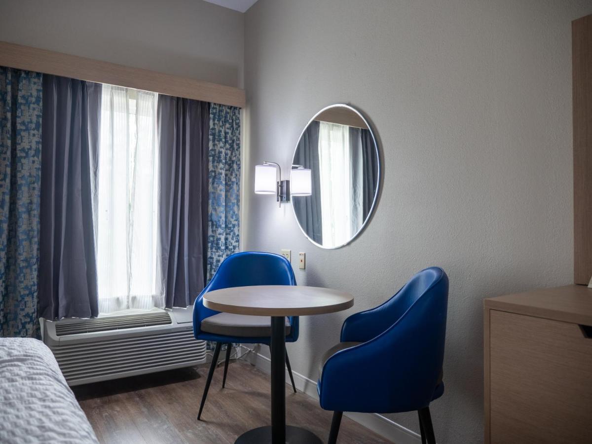 Days Inn & Suites By Wyndham Savannah North I-95 Port Wentworth Buitenkant foto