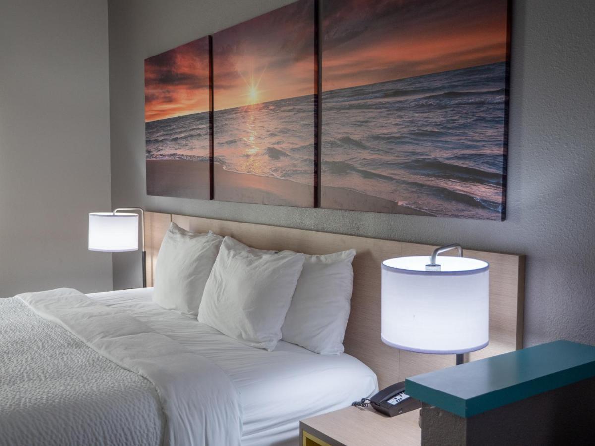 Days Inn & Suites By Wyndham Savannah North I-95 Port Wentworth Buitenkant foto