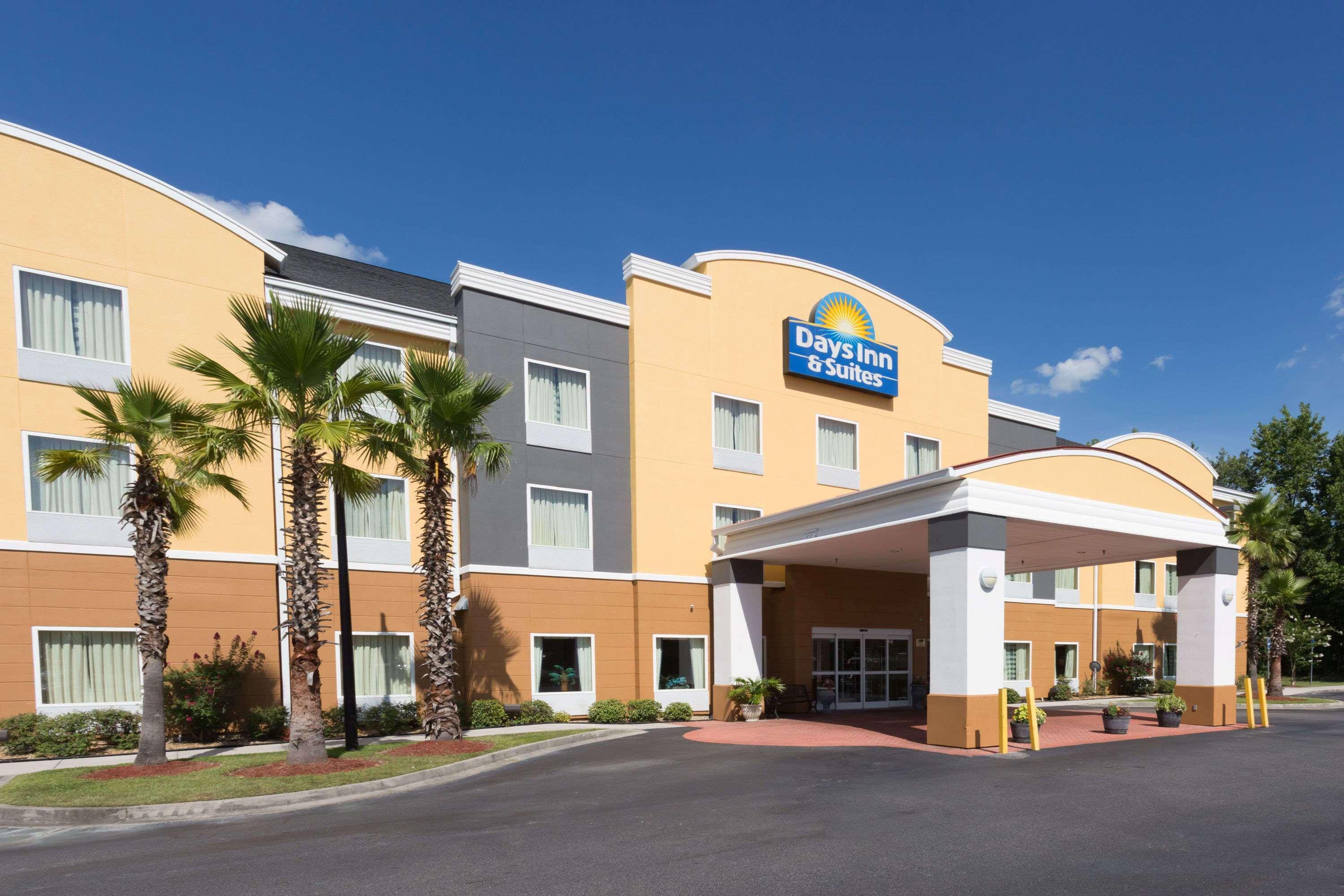 Days Inn & Suites By Wyndham Savannah North I-95 Port Wentworth Buitenkant foto