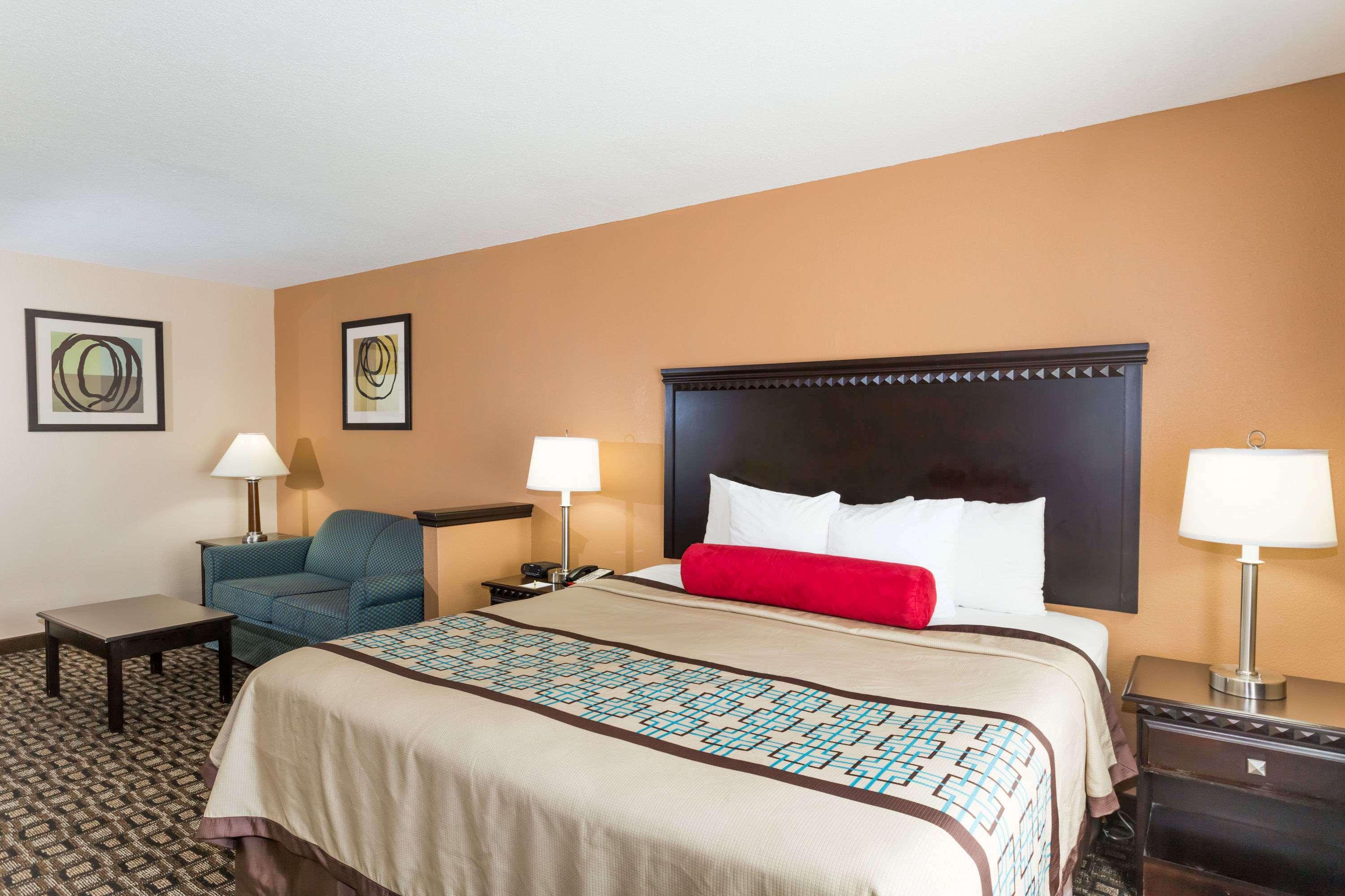 Days Inn & Suites By Wyndham Savannah North I-95 Port Wentworth Buitenkant foto