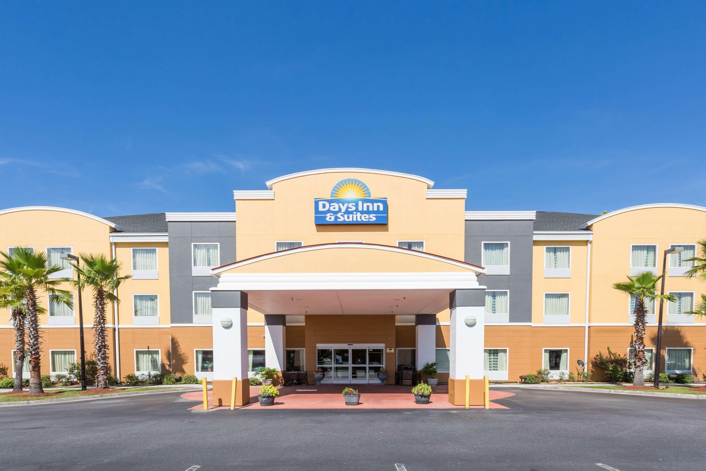 Days Inn & Suites By Wyndham Savannah North I-95 Port Wentworth Buitenkant foto