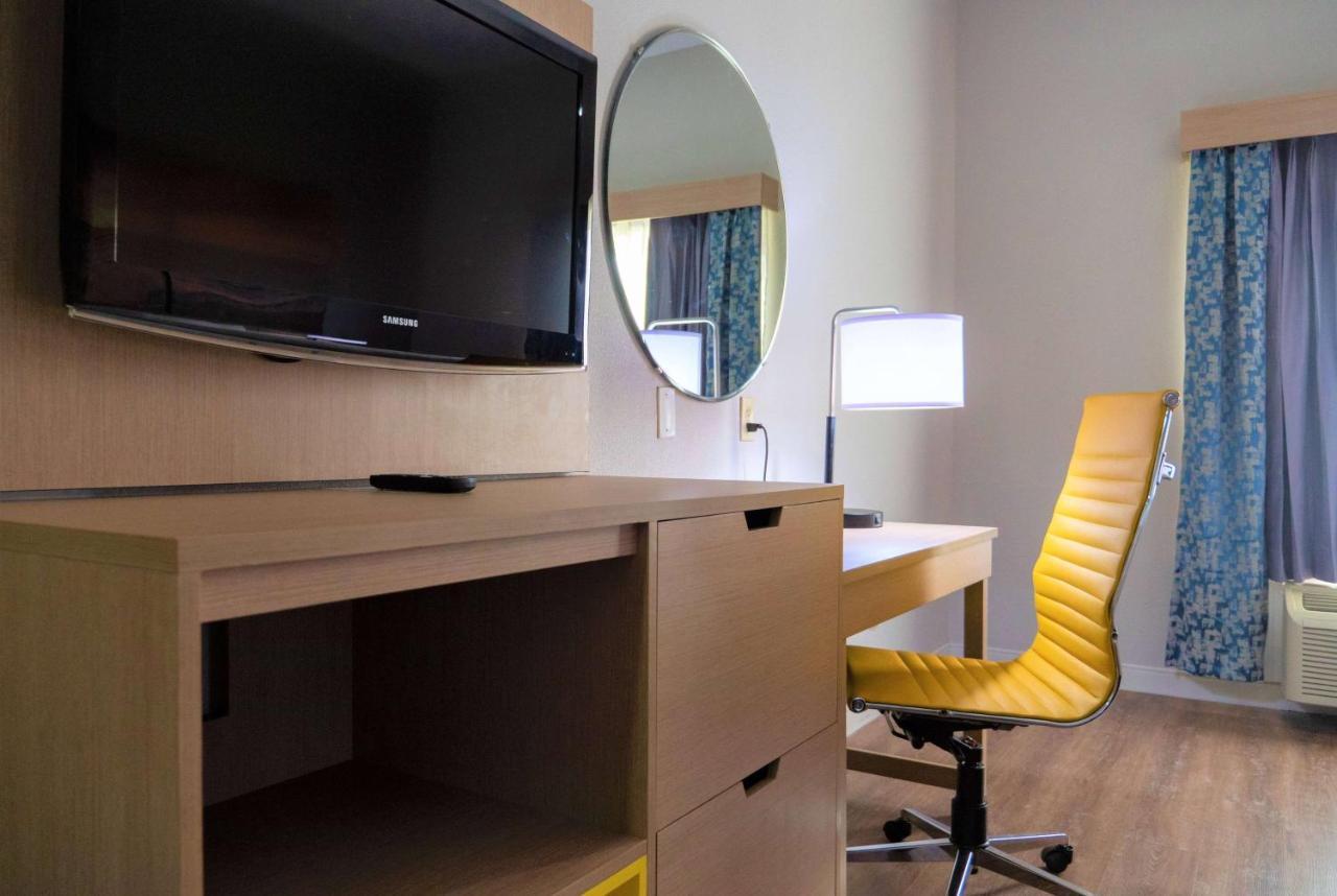 Days Inn & Suites By Wyndham Savannah North I-95 Port Wentworth Buitenkant foto