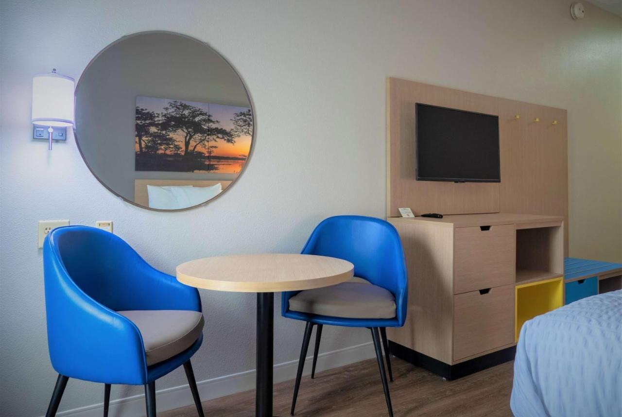Days Inn & Suites By Wyndham Savannah North I-95 Port Wentworth Buitenkant foto