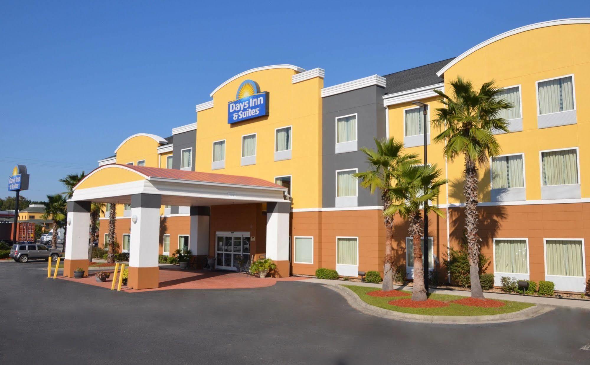Days Inn & Suites By Wyndham Savannah North I-95 Port Wentworth Buitenkant foto