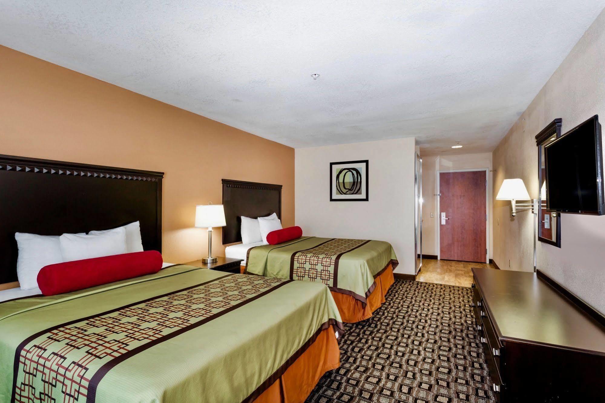 Days Inn & Suites By Wyndham Savannah North I-95 Port Wentworth Buitenkant foto